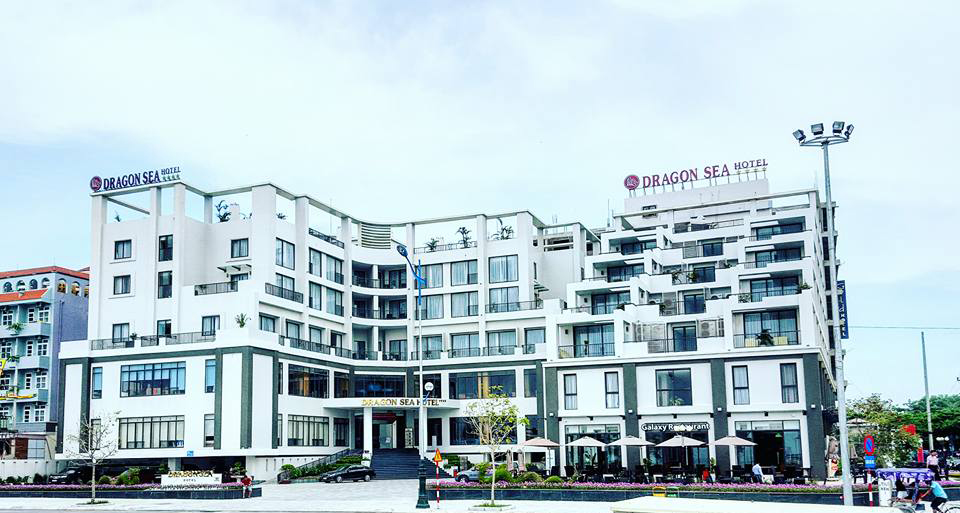 Dragon Sea Hotel là một trong những khách sạn 4 sao đầu tiên và nổi bật ở phân khúc nghỉ dưỡng cao cấp tại Sầm Sơn